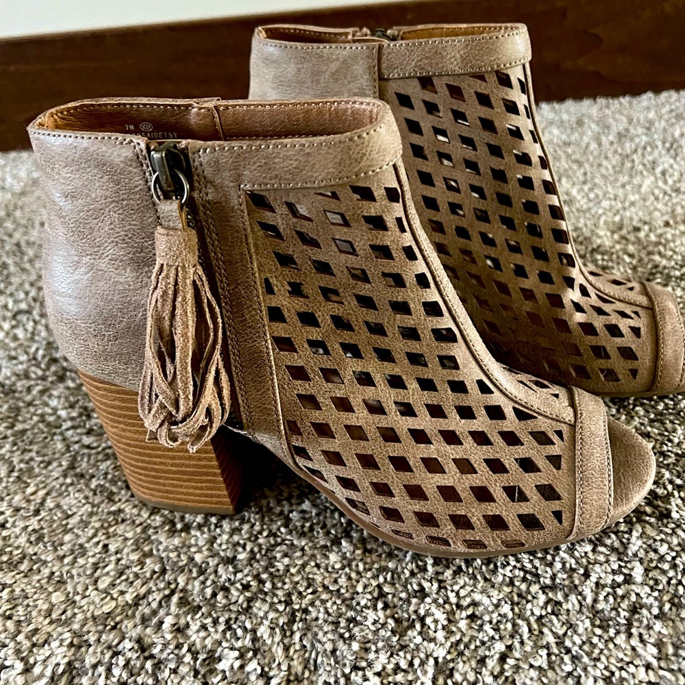 Open toe bootie